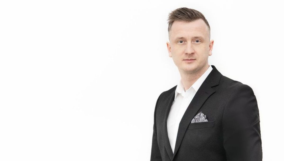 Dominik Gawin Senior Sales and Commercial Operations Manager